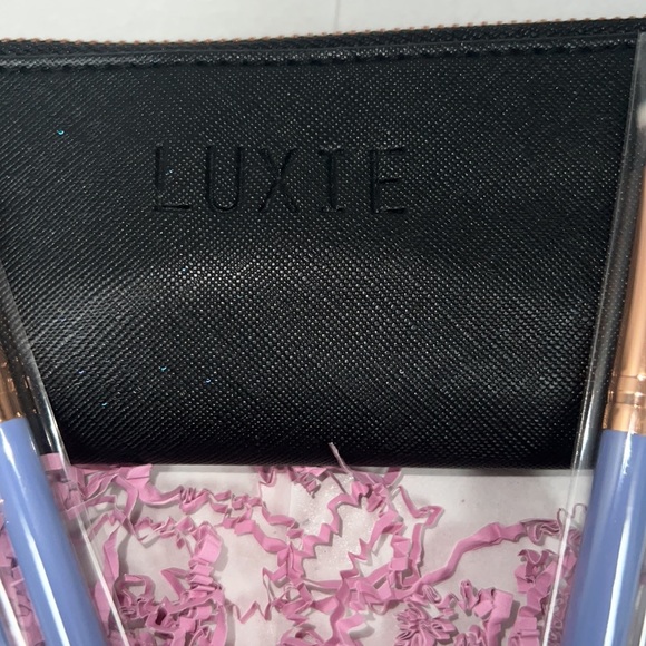 Luxie 5 pcs Makeup Brushes with Case - Picture 3 of 11